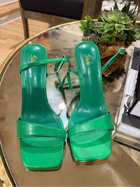 Tropical green sandals size 9